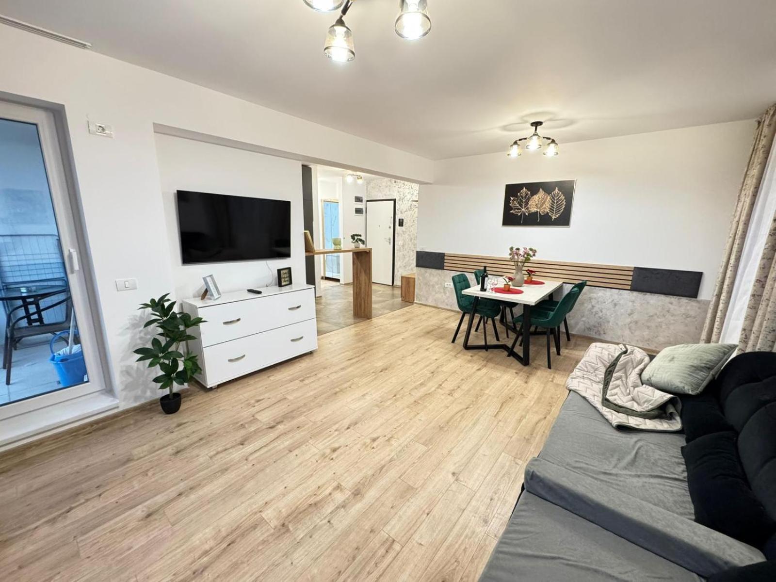 Coresi Mall Area Studios & Apartments By Glam บราชอฟ ภายนอก รูปภาพ